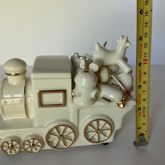 Mikasa Fine Porcelain “Musical Train With Presents”  Vintage Christmas D… - Picture 9 of 13